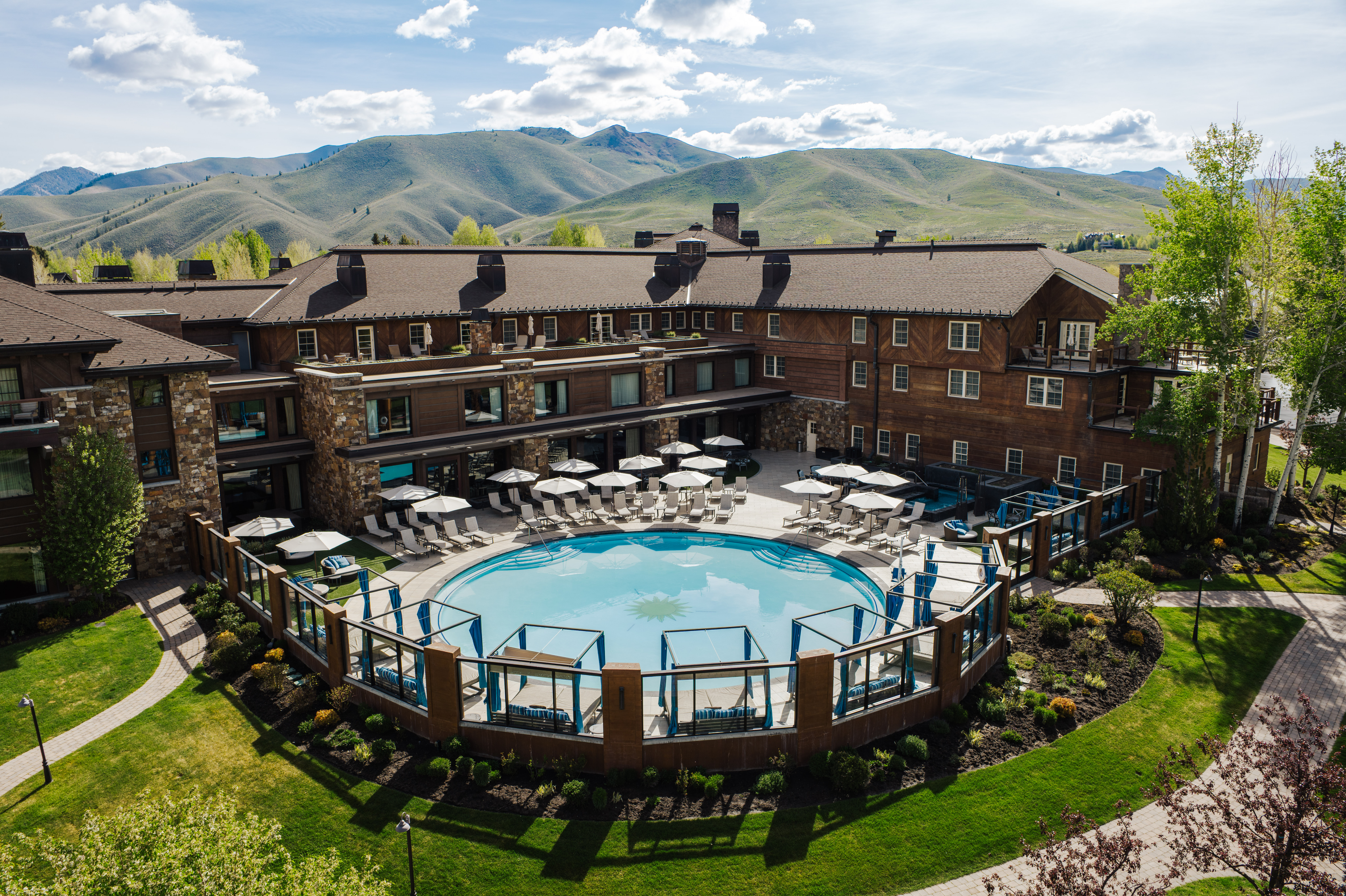 svr_summer_lodge_pool_scenics_05-20-26_f005c0012_260520_p77j15